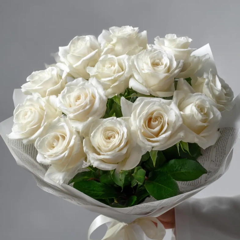 Белые розы &laquo;Северная нега&raquo;
