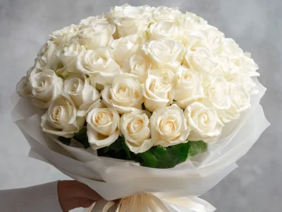 Белые розы «Белый шелк»