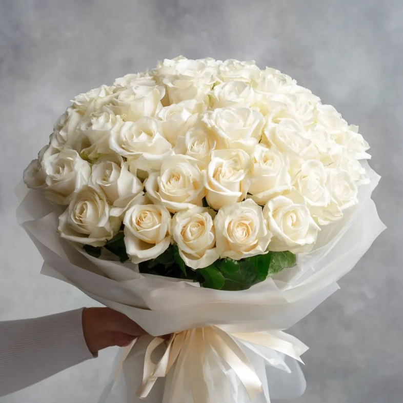 Белые розы &laquo;Белый шелк&raquo;