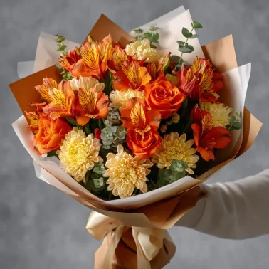 Букет с альстромериями «Тропический акцент»