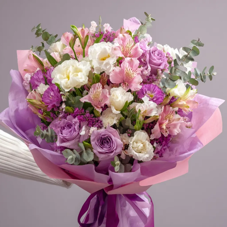 Букет с альстромериями &laquo;Яркий комплимент&raquo;