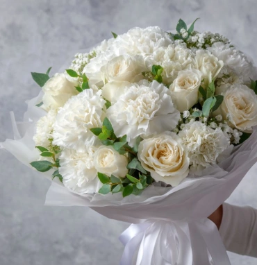 Букет с гвоздиками «Белый вальс»