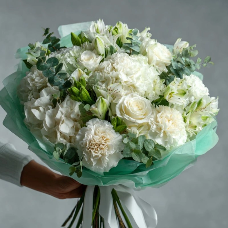Букет с гвоздиками &laquo;Мятная прохлада&raquo;