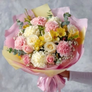 Букет с гвоздиками &laquo;Яркий момент&raquo; 0