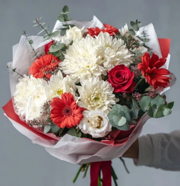 Букет с хризантемами «Праздничное сияние»