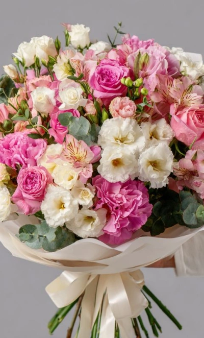 Букет с эустомами «Рассветная нежность»