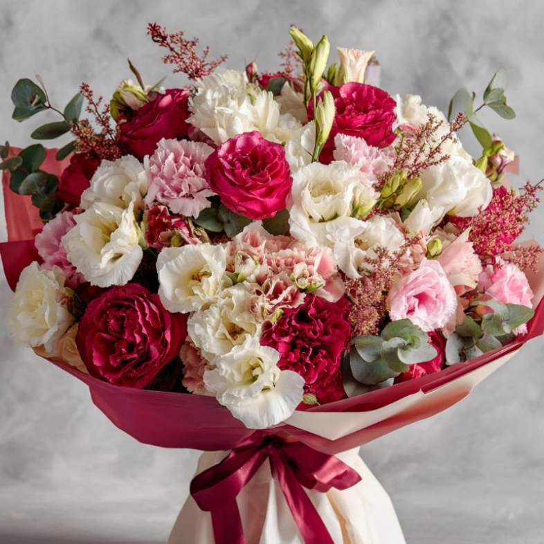 Букет с эустомами &laquo;Ароматный штрих&raquo;