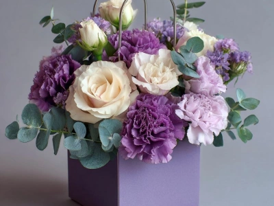 Цветы в сумочке «Модный аромат»