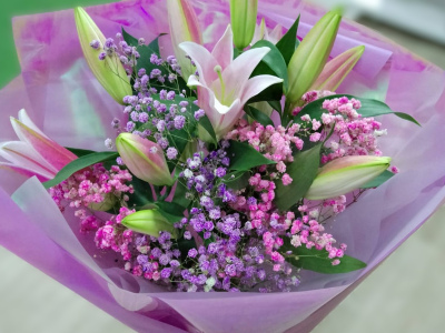 Лилии в гипсофилах