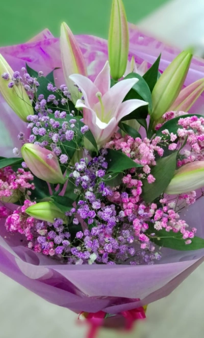 Лилии в гипсофилах