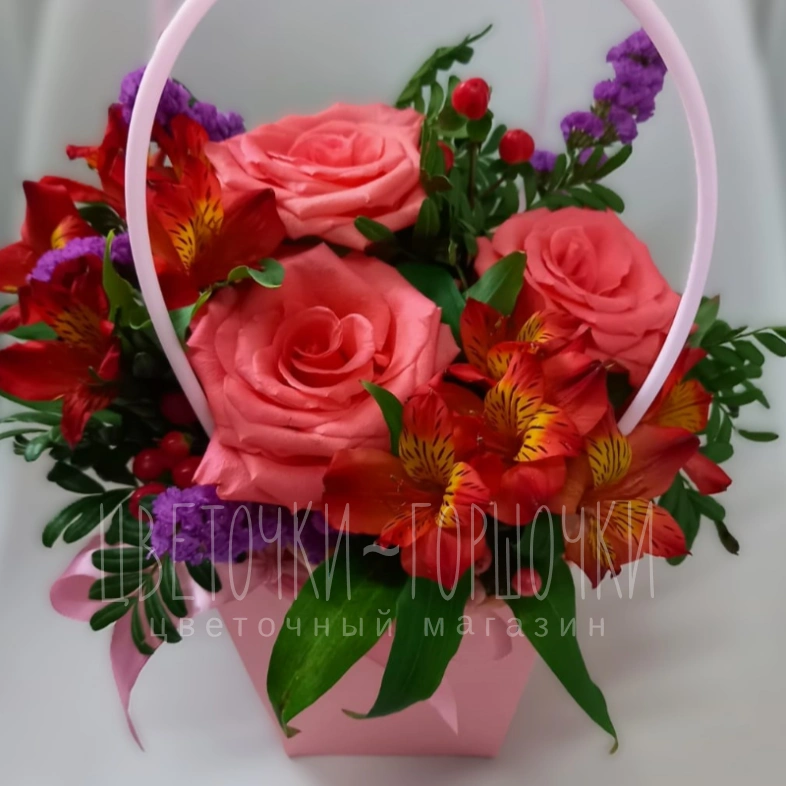 Розовый букет в корзинке