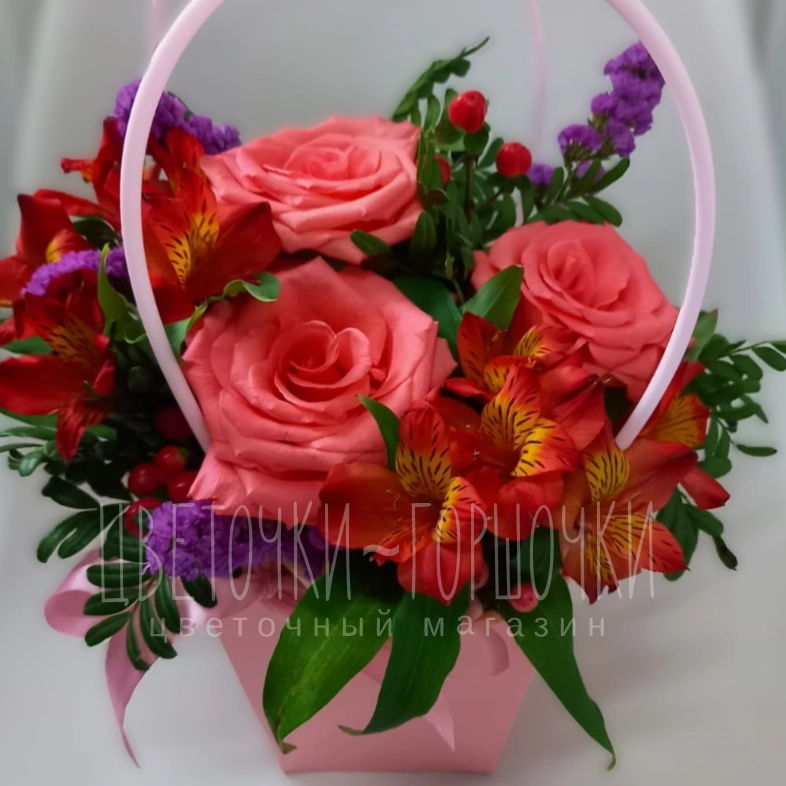 Розовый букет в корзинке