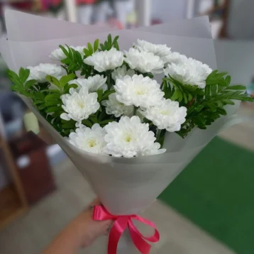 Белые хризантемы