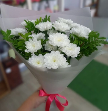 Белые хризантемы