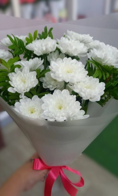 Белые хризантемы