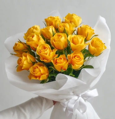 15 желтых кенийских роз 40 см