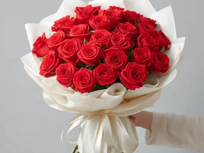 Красные розы «Огненное сердце»