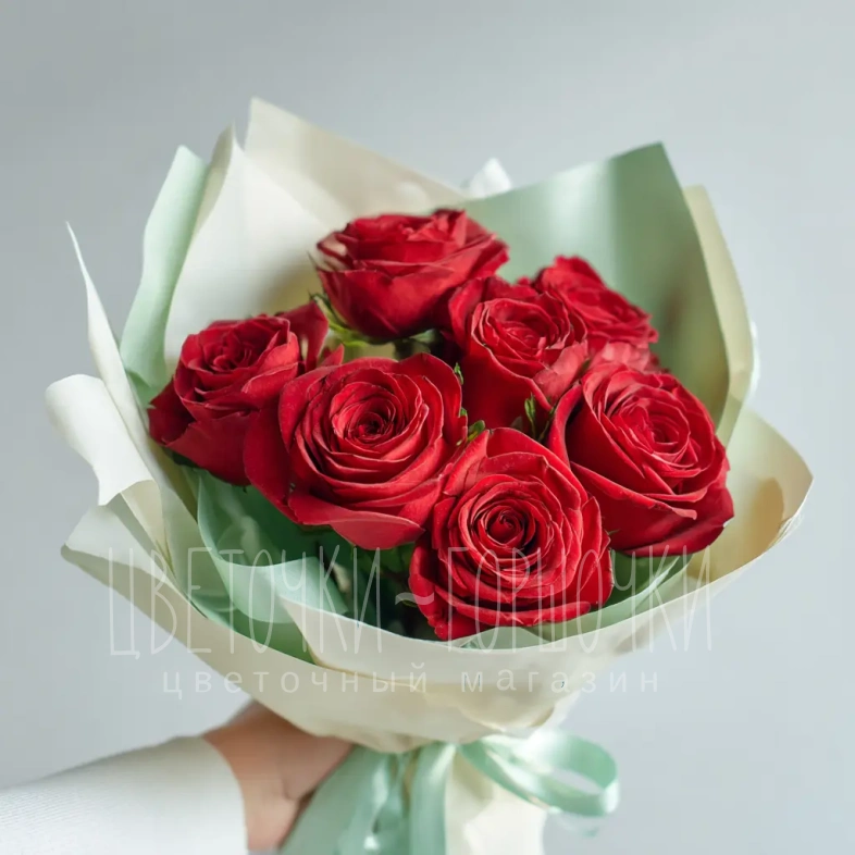 Красные розы &laquo;Летящий огонь&raquo;